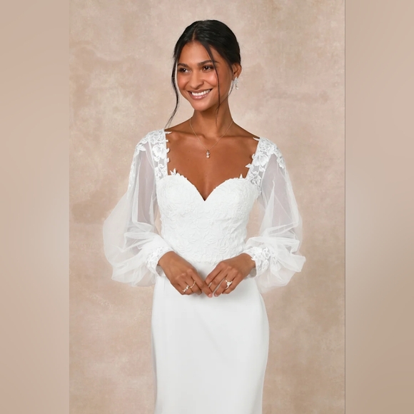 Elegant White Lace Bridal Gown - Picture 1 of 5